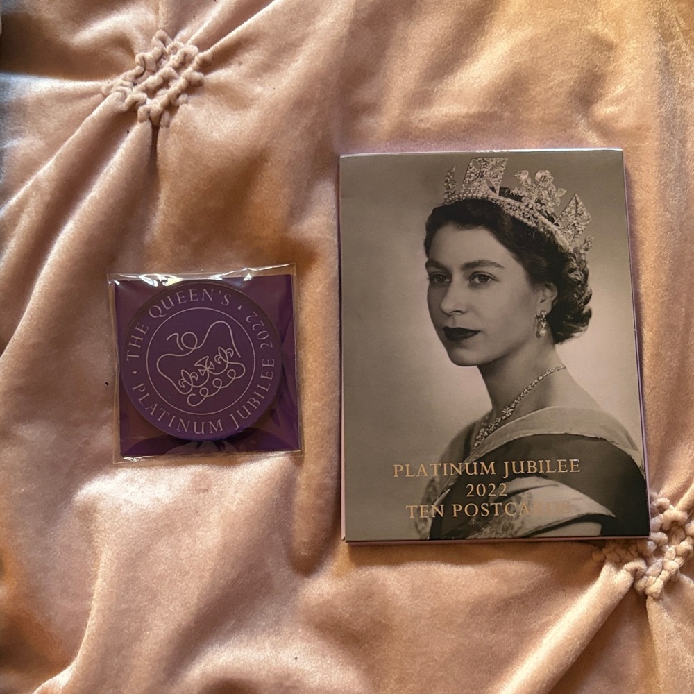 Platinum Jubilee 2022 Postcard Set and Magnet